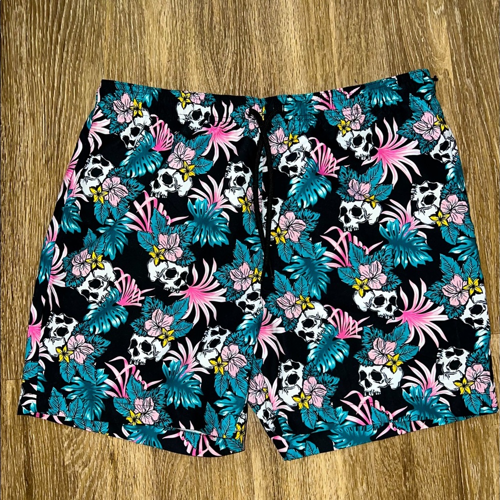 Men’s Tropical Skull Head Swim Trunks NWT